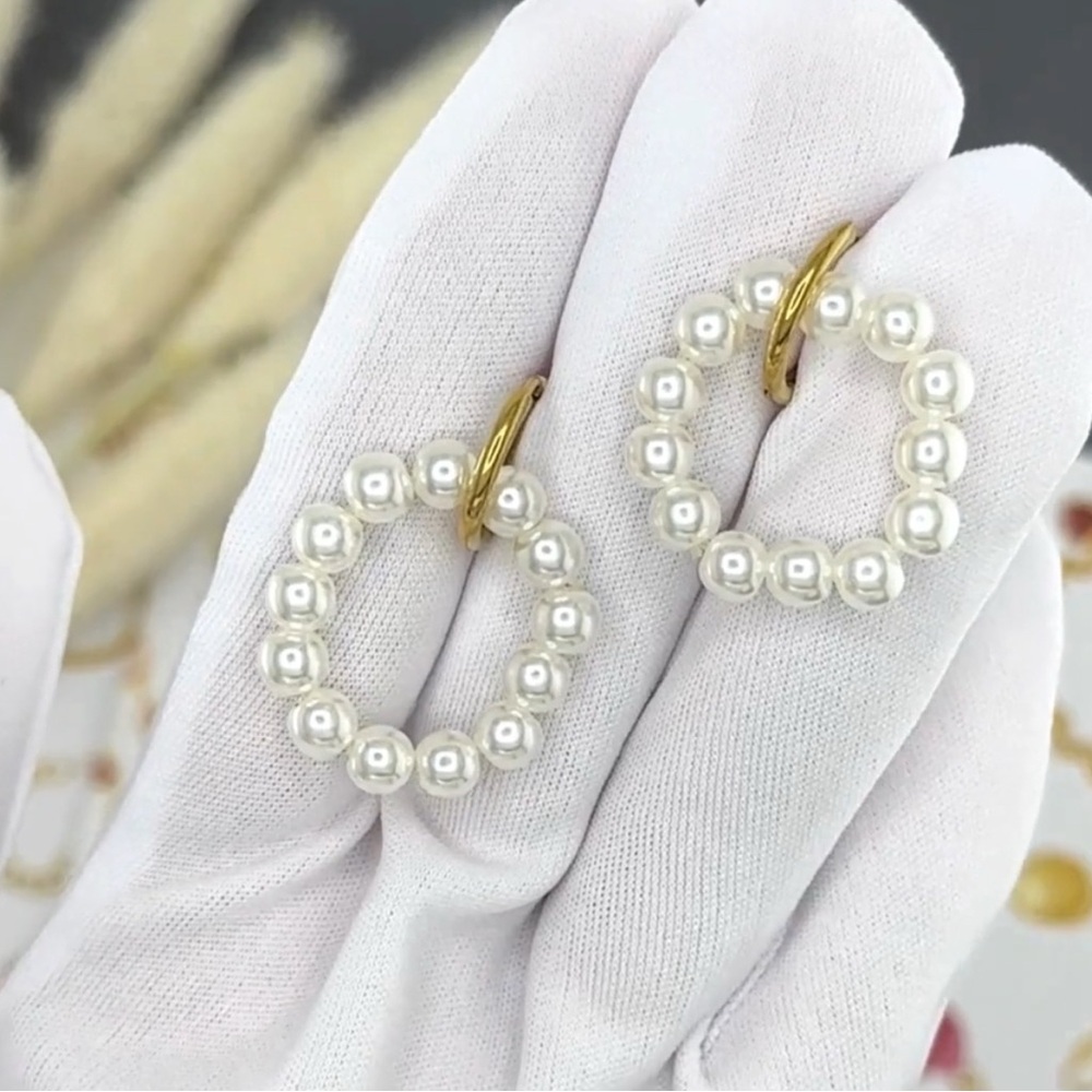 Elegant Gold and Pearl Hoop Earrings